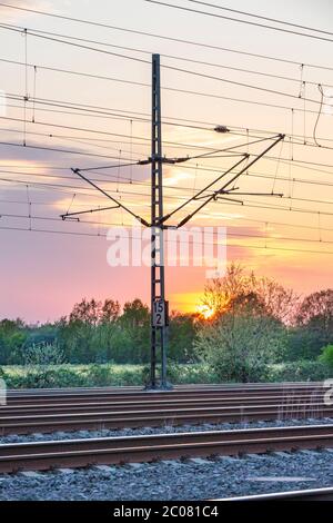 Symbolfoto, Symbolbild Oberleitung, Eisenbahntechnik. Köln; 16.04.2020 Stock Photo