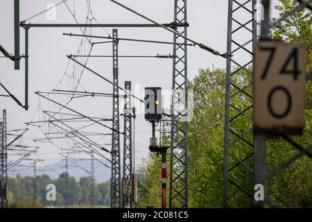 Symbolfoto, Symbolbild Oberleitung, Eisenbahntechnik. Köln; 16.04.2020 Stock Photo