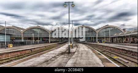 Landscape view of the platforms and canopy of Hull Paragon Interchange railway station, Kingston upon Hull, East Riding of Yorkshire, England, UK Stock Photo