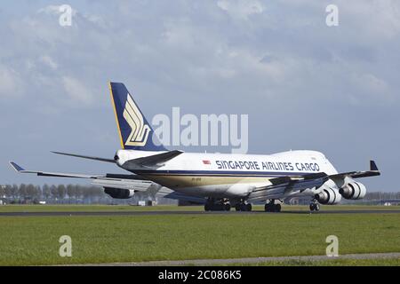 Amsterdam Airport Schiphol - Boeing 747 of Singapore Airlines Cargo lands Stock Photo