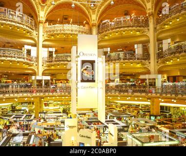 Interior dome and galleries, Galleries Lafayette department store, Boulevard Haussmann, Paris, Île-de-France, France Stock Photo