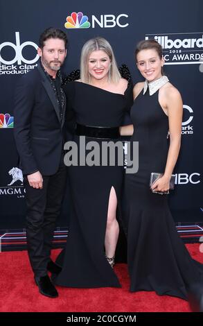 11 June 2020 - Kelly Clarkson files for divorce from husband Brandon Blackstock. The ''Voice'' coach and Blackstock, a music manager, have been married since October 2013 and have two children together, River Rose and Remington Alexander. Blackstock also has two children from a previous marriage. File photo: 20 May 2018 - Las Vegas, NV -  Brandon Blackstock, Kelly Clarkson, Savannah Blackstock.  2018 Billboard Music Awards Red Carpet arrivals at MGM Grand Garden Arena. (Credit Image: © Mjt/AdMedia via ZUMA Wire) Stock Photo