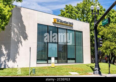 June 10, 2020 Sunnyvale / CA / USA - Tri Counties Bank branch; Tri Counties Bank is a full-service bank that bank accepts deposits, makes loans and pr Stock Photo