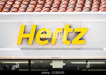 June 10, 2020 Sunnyvale / CA / USA - Hertz logo displayed at one of their rental offices; The Hertz Corporation filed for bankruptcy on May 22 as resu Stock Photo