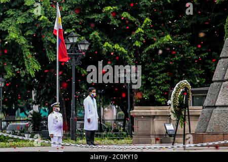 Manila. 12th June, 2020. Rose petals and confetti rain down during the celebration of the 122nd Philippine Independence Day in Manila, the Philippines on June 12, 2020. The Philippines celebrated the 122nd anniversary of the proclamation of independence from Spanish rule. Credit: Rouelle Umali/Xinhua/Alamy Live News Stock Photo