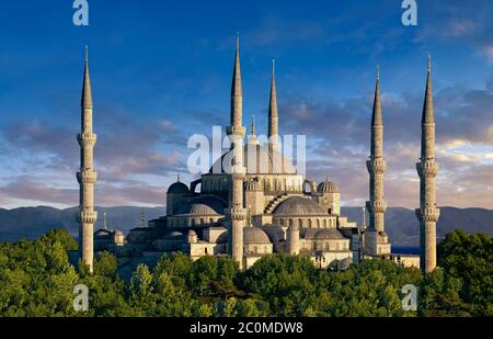 The Sultan Ahmed Mosque (Sultanahmet Camii) or Blue Mosque, Istanbul, Turkey. Built from 1609 to 1616 during the rule of Ahmed I. Stock Photo