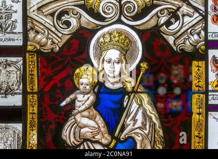 Colourful arched stained glass window in the Chapel at the 19th century  romanticist hilltop Castle of Pena Palace (Palácio da Pena), Sintra,  Portugal Stock Photo - Alamy