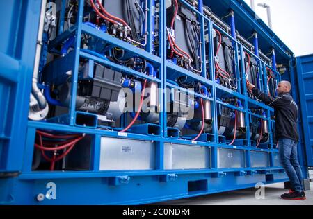 Laage, Germany. 12th June, 2020. Plant manager Guido König from the company Apex Energy is testing the fuel cell in what the company says is the largest grid-connected hydrogen power plant in Europe. From autumn 2020, Apex will supply green energy for industry and commerce, housing companies, public transport or for the intermediate storage of control energy. Up to 300 tons of hydrogen can be produced annually from exclusively renewable energy sources. Credit: Jens Büttner/dpa-Zentralbild/dpa/Alamy Live News Stock Photo