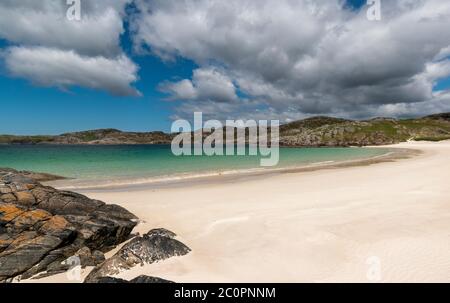 ACHMELVICH BAY AND BEACH SUTHERLAND HIGHLANDS SCOTLAND A BLUE  SKY WHITE SAND AND THE COLOURS OF THE SEA Stock Photo