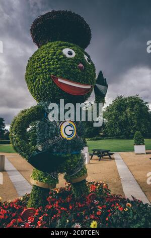 Clyde, a thistle man, the official mascot of the Glasgow 2014 Commonwealth Games Stock Photo