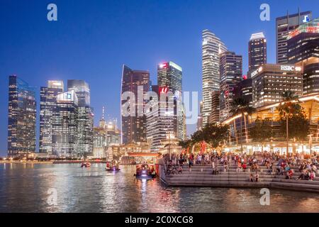 Night view of Merlion Park with Merlio sculpture and fountain and downtown financial centre skyline. Downtown Core. Marina Bay. Singapore Stock Photo