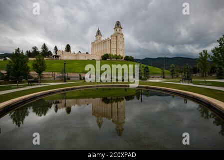 The Manti Temple belonging to The Church of Jesus Crhist of Latterday Saints sits majestically on a hill overlooking the valley in central Utah, USA. Stock Photo