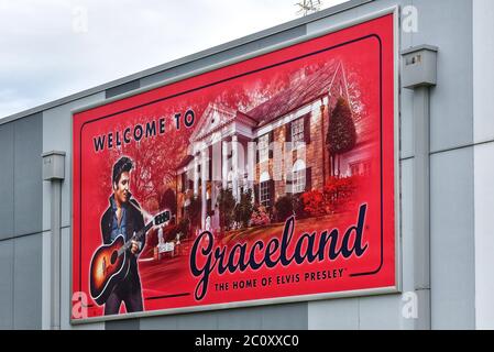 Memphis, TN, USA - September 24, 2019:  Entrance to the Graceland complex featuring sign of Elvis. Stock Photo