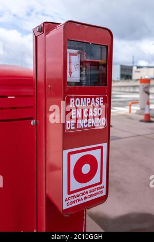 Manual fire alarm activation on outdoors. Signage on spanish language reading Break in case of fire. Spain, Europe Stock Photo