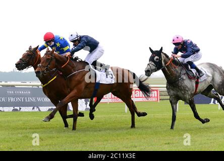 Mutadaffeq ridden by Wayne Lordan (blue and white silks) beats Jerandme (left) and Graceland (right) to win The EquiNectar Handicap at Curragh Racecourse. Stock Photo