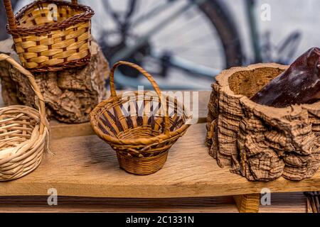 https://l450v.alamy.com/450v/2c1331n/rustic-wicker-baskets-decoration-vitrine-home-decor-natural-product-handmade-style-2c1331n.jpg