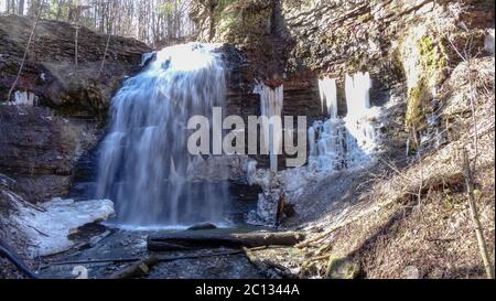 Waterfalls in the Canadian city of Hamilton, Ontario. Incredible forest, winter and spring weather, wonderful places to relax Stock Photo