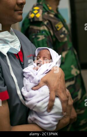 DHAKA, BANGLADESH 16th August : Suraiya infant who was took bullet in mother’s womb shifted to her mother at Dhaka Medical College Hospital, Banglades Stock Photo