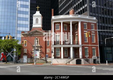 Shrine of St. Elizabeth Ann Seton, James Watson House. exterior storefronts of Our Lady of the Rosary Catholic Church on State St in Lower Manhattan Stock Photo