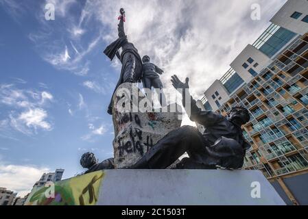 Monument on the Martyrs Square designed by Italian sculptor Marino Mazzacurati in downtown of Beirut, Lebanon Stock Photo