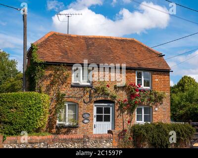 Little Perseverance Cottage, Rural Cottage, Chalk Hill, nr Henley-on-Thames, Oxfordshire, England, UK, GB. Stock Photo