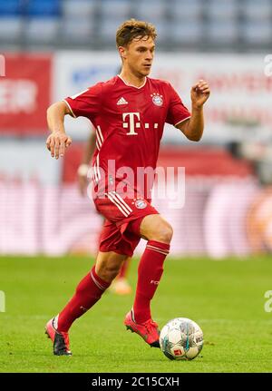 Munich, Germany, 13. Juni 2020,  Joshua KIMMICH, FCB 32  beim Spiel FC BAYERN Munich - BORUSSIA MOENCHENGLADBACH 2-1 in der 1.Bundesliga, Saison 2019/2020, 31.Spieltag, Gladbach,  © Peter Schatz / Alamy Live News   Important: DFL REGULATIONS PROHIBIT ANY USE OF PHOTOGRAPHS as IMAGE SEQUENCES and/or QUASI-VIDEO -  National and international News-Agencies OUT Editorial Use ONLY Stock Photo