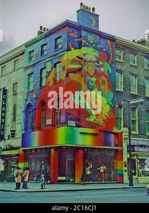 beatles-apple-boutique-2c16cj1.jpg