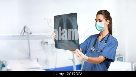 Young woman doctor holding a lung radiography, coronavirus and lung illness concept Stock Photo