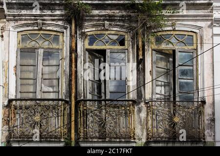 Windows in a ruined house facade in Cachoeira, a colonial city in Bahia, Brazil Stock Photo