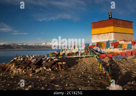 A stupa with massive offerings of flags, mani stones an yak skulls, Tashi Dor Peninsula, Nam Lake, Tibet Stock Photo