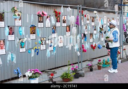 Saint-Petersburg, Russia. Woman look at the photos of the doctors and the medical workers who died from covid-19 in St Petersburg and Leningrad Region Stock Photo