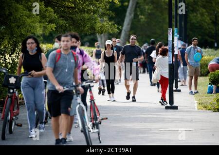 Washington, DC, USA. 14th June, 2020. People lounge at Georgetown Waterfront Park in Washington, DC, the United States, on June 14, 2020. Credit: Ting Shen/Xinhua/Alamy Live News Stock Photo