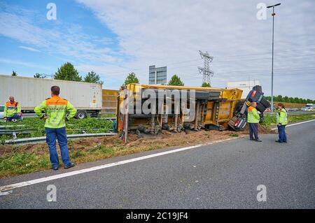 Breda 15 06 2020 Dutchnews A16 Closed After Accident With Truck A16 Dicht Na Ongeval Met Vrachtwagen Credit Pro Shots Alamy Live News Stock Photo Alamy