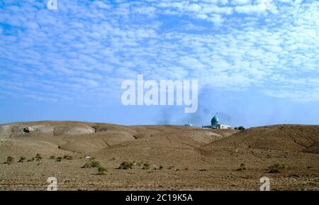 Landscape with the Mosque on the place of the prophet Abraham birth Borsippa, Babil, Iraq Stock Photo