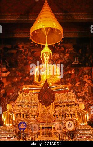 Gold Buddha statue inside a temple Stock Photo - Alamy