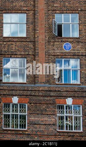 English Heritage Blue Plaque for Jean Rhys, novelist, at Paultons House, Paultons Square, London, SW3 5DU Stock Photo