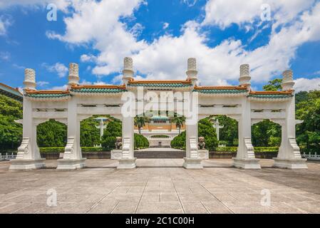 Main gate of National Palace Museum in Taipei, taiwan. The translation of the Chinese text is 'The world is equally shared by people' written by Dr. S Stock Photo