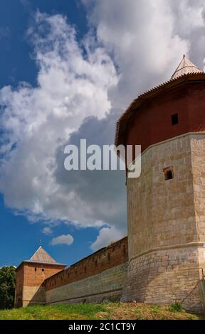 Exterior view to Zaraysk Kremlin wall with aka Tayninskaya Naugol'naya bashnya bastion and Bogoyavlenskaya Yegor'yevskaya Proyez Stock Photo