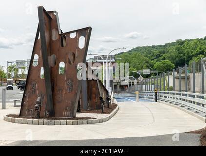 Tarrytown, NY - June 15, 2020: View of Approach sculpture by Fitzhugh Karol at the entrance to Rockland landing of Mario Cuomo Bridge in Tarrytown. Stock Photo