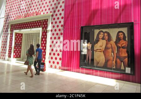 Milton Keynes, UK. 15th June, 2020. A couple walk past the Victoria's Secret store.Non essential shops were reopened today in both the 'Intu Shopping Centre' and the 'centre:mk' in Milton Keynes, for the first time since the coronavirus (Covid-19) pandemic lockdown. Social distancing measures were in place for all stores, including a one way system for shoppers and plenty of queuing around both shopping centres. Credit: SOPA Images Limited/Alamy Live News Stock Photo