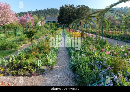 France Eure Giverny 04-2018: Claude Monet's garden and home. ther attractions include the Museum of Impressionism Giverny, dedicated to the history of Stock Photo