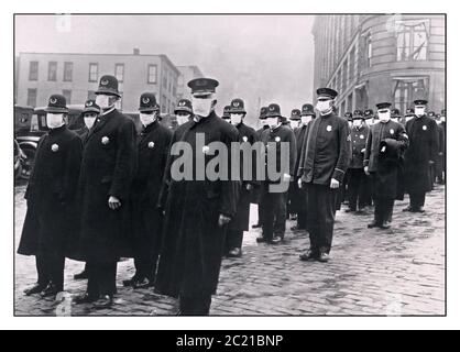 SPANISH FLU 1918 MASKS ARCHIVE  Policemen in Seattle, Washington wearing masks made by the Seattle Chapter of the Red Cross during the 1918 Spanish influenza epidemic USA America Stock Photo