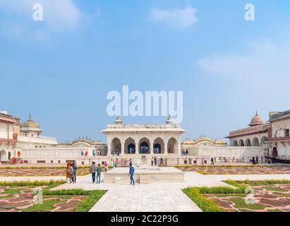 The Khas Mahal and Anguri Bagh courtyard and gardens, Agra Fort, Agra, Uttar Pradesh, India Stock Photo