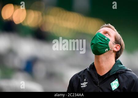 Bremen, Germany. 16th June, 2020. Football: Bundesliga, Werder Bremen - FC Bayern Munich, 32nd matchday at the Weser Stadium. Bremen coach Florian Kohfeldt wears a mask. Credit: Martin Meissner/AP-Pool/dpa - IMPORTANT NOTE: In accordance with the regulations of the DFL Deutsche Fußball Liga and the DFB Deutscher Fußball-Bund, it is prohibited to exploit or have exploited in the stadium and/or from the game taken photographs in the form of sequence images and/or video-like photo series./dpa/Alamy Live News Stock Photo