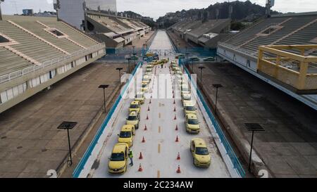 Rio De Janeiro, Brazil. 16th June, 2020. Aerial view of a big queue of taxis going to the Drive Thru Covid19 mass test, a operation conduced by The City of Rio de Janeiro. Five thousand taxi drivers wil be test in 10 days for the new coronavirus. Credit: Fernando Souza/ZUMA Wire/Alamy Live News Stock Photo