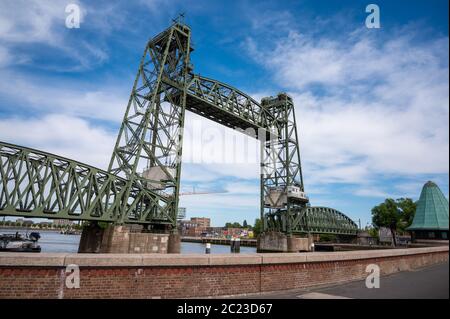 Koningshavenbrug or De Hef is a (now) disused railway bridge over the Nieuwe Maas in Rotterdam, Netherlands Stock Photo