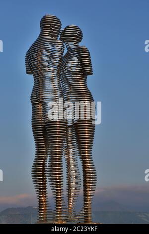Moving metal statues of Ali and Nino kissing each other, by Tamar Kvesitadze, in Batumi, Georgia Stock Photo