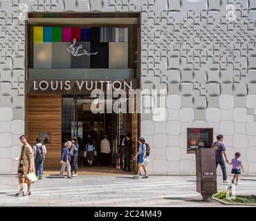 Tokyo store louis vuitton hi-res stock photography and images - Alamy