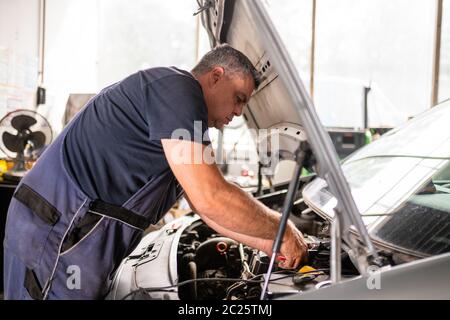 Auto mechanic repairs car 2 Stock Photo