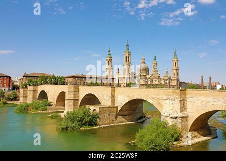 Zaragoza - The panorama with the bridge Puente de Piedra and Cathedral Basilica del Pilar Stock Photo